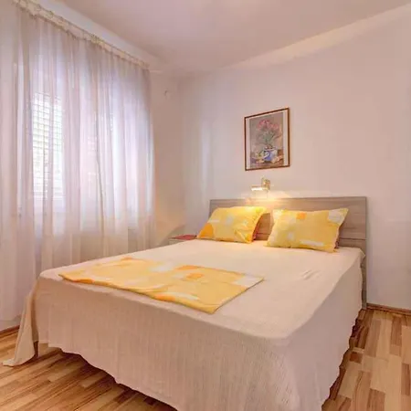 In 53746 Apartment Novi Vinodolski