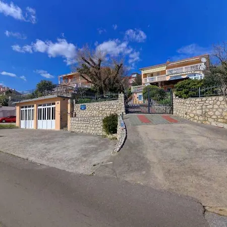 Apartment In 53746 Novi Vinodolski