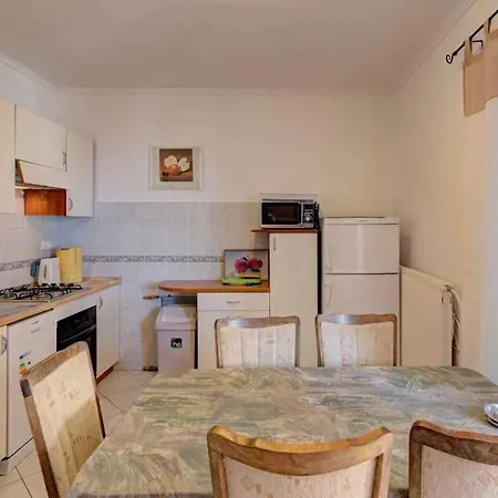 In 53746 Apartment *