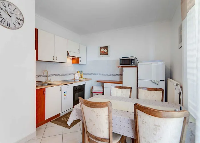 In 53746 Apartment *